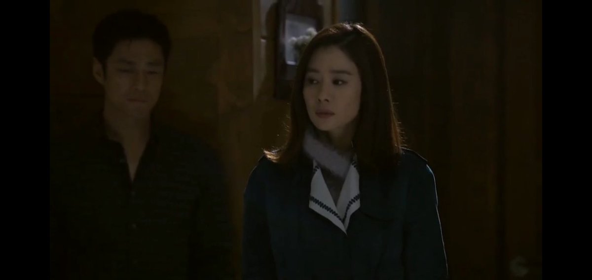 d_tins's tweet photo. Gaano man pigilan ng isip ang tibok ng puso mangingibabaw pa rin ang pag-ibig.
#IHALChristmasEve 
#KimHyunJoo https://t.co/Goo5ZVzPKI