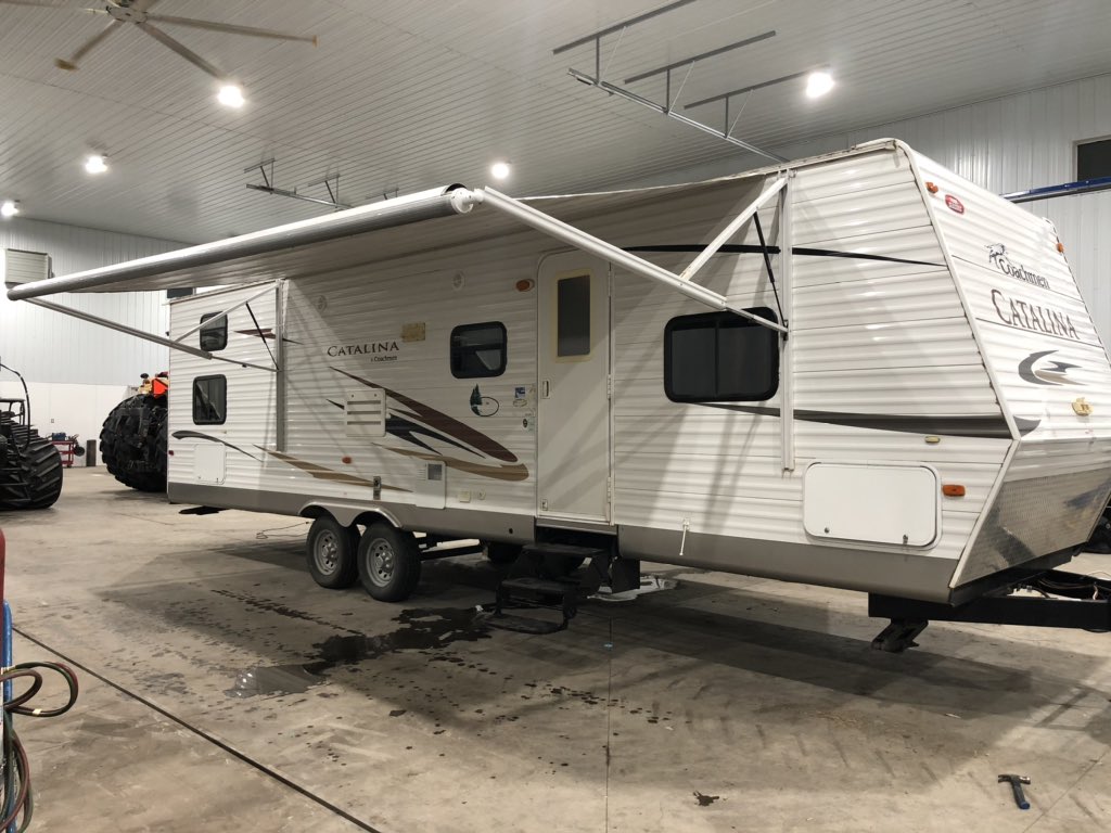 BrettHargreave1's tweet photo. For sale 30’ 2011 Coachman Catalina 30QBS Travel Tailer half tonne towable sleeps 10, electric awning, quad bunk room good condition asking $16,000 obo call  204-761-6310.  Retweets appreciated https://t.co/EkvzzBJMcy