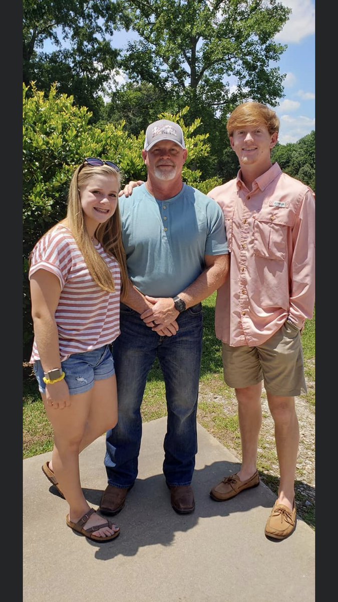 RettWages's tweet photo. Honestly can say I wish I was back home. College is fun and all but these are the ones I miss the most. Ready to be back home. https://t.co/txQunsyzVF