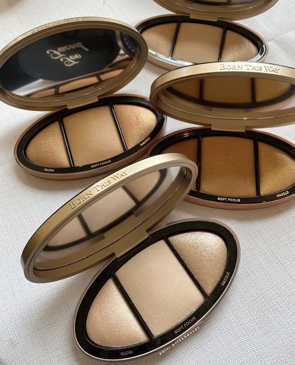 Trendmood's tweet photo. A Closer L👀K 🚨 💛✨ NEW!! #Highlighter Trio compact / illuminating pressed powder by @TooFaced ✨😍🙌🏼 glow, soft focus and dazzling. Part of the new Born This Way The New Naturals Collection 
#ComingSoon 📸 @beautifice https://t.co/rGFG6AAoOy