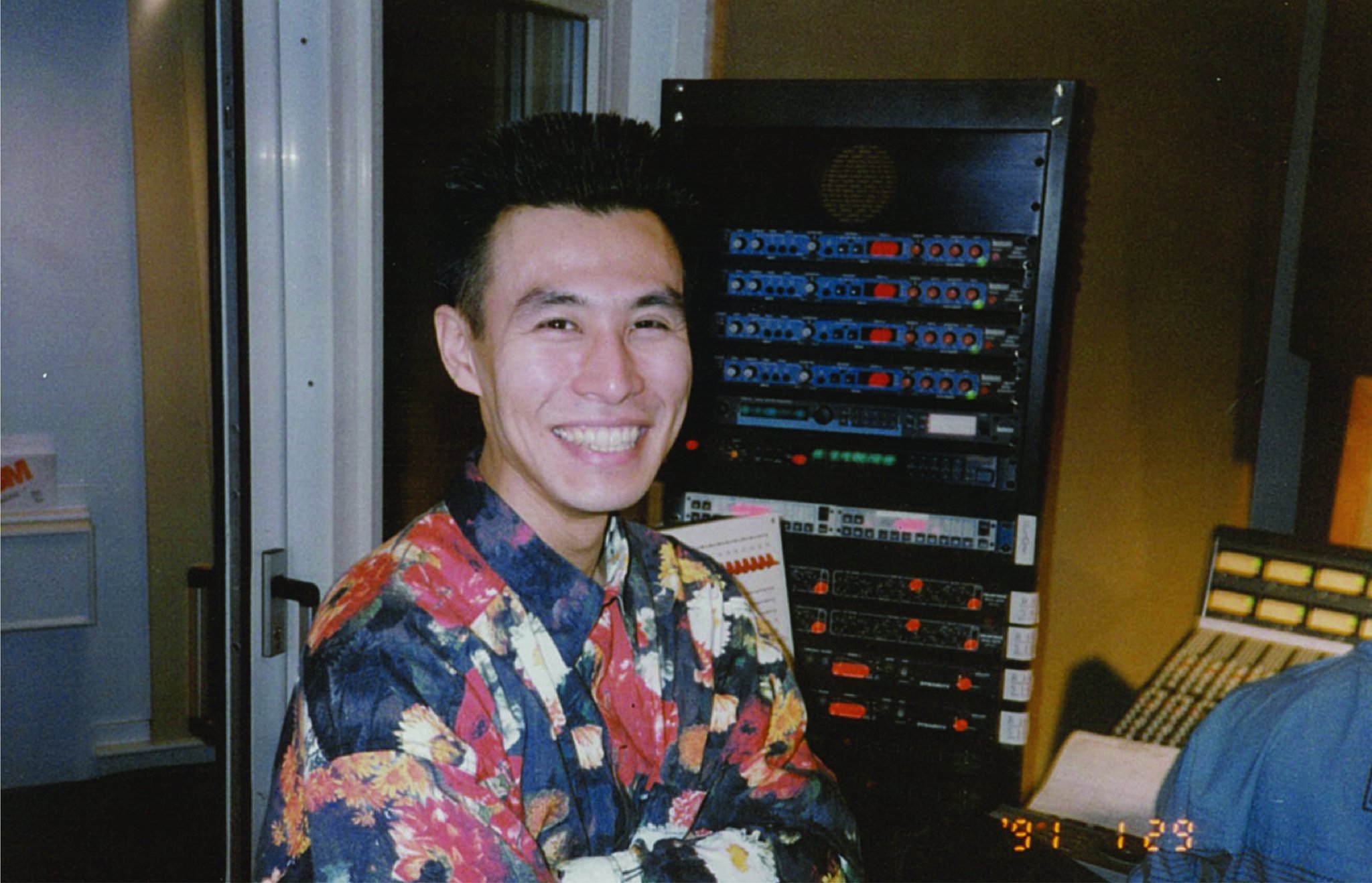 公式 サルゲッチュ周年 寺田氏 全ての曲にサル魂を込めて作ったので お気に入りの順位はつけられなくて 全ての曲が気に入っています このサウンドトラック制作中には自分はサルの気持ちになって サルの基準で行動していましたのでボツ曲も含めて作っ