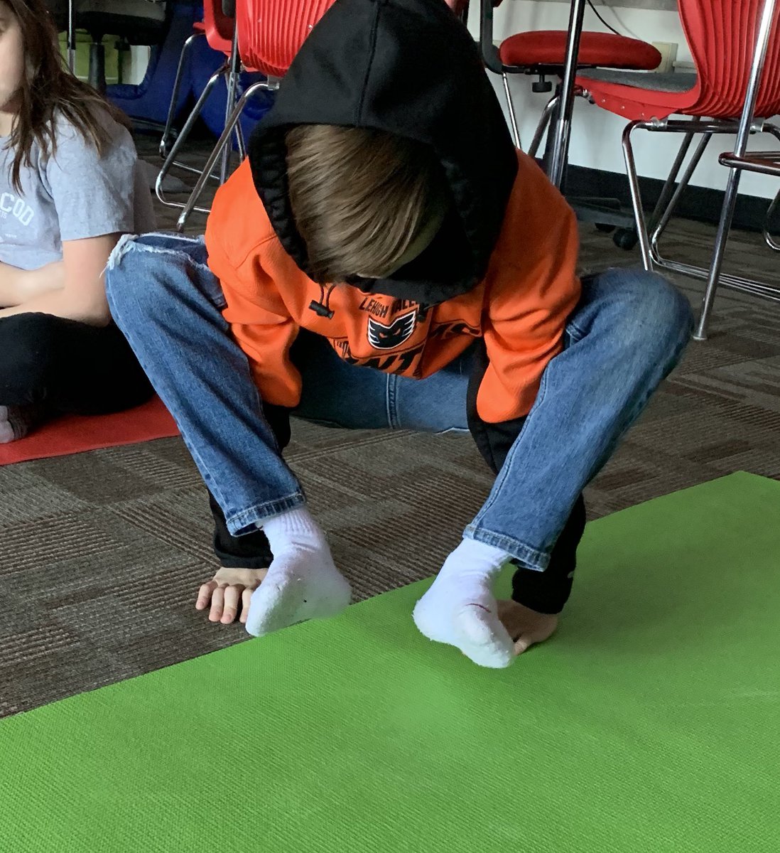 SMarch929's tweet photo. Belvidere’s amazing yogis #turtlepose https://t.co/O15b7McHuS