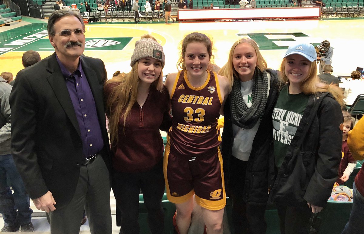 BeEast_GirlsBB's tweet photo. SLEH Girls Basketball past &amp; present in Ypsi tonight to watch our own @gbird_33 lead CMU with a double/double (17 pts/11 reb) win against EMU. 🔥⬆️ Chips! BeEAST! (L-R) @LdlyR , @Lucycronin35, @gbird_33, @swaranauckas, @dwaranauckas https://t.co/2YPYBbUiFU