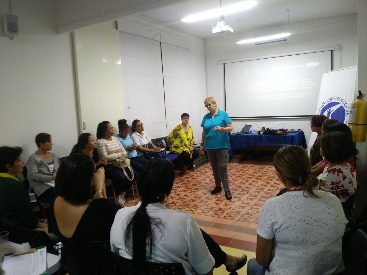 CEDESOCIAL's tweet photo. Seguimos aprendiendo y desaprendiendo en el curso integral en 'Empoderamiento Político y Social para la Mujer' con @Cpenavisbal de #Prodignidad.
Hoy conversamos sobre el lenguaje incluyente.

#Mujer #Género #Política #Lenguaje #Barranquilla https://t.co/KDp4Xp4Zvn