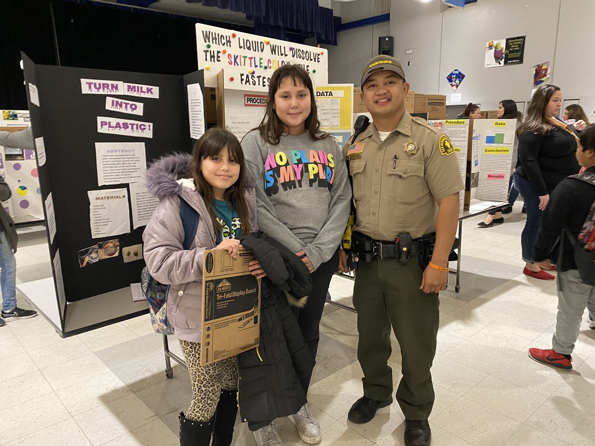 Smith_stars's tweet photo. Science Fair 2020🔬🌡🧬! Congratulations to all our winners and participants🏅A big thank you to our amazing science coordinator, Mr. Bajet for your hard work and Deputy Dominguez for supporting our Star Scientists! #cjusd #cjusdready #smith_stars https://t.co/7dVm3TB4H3
