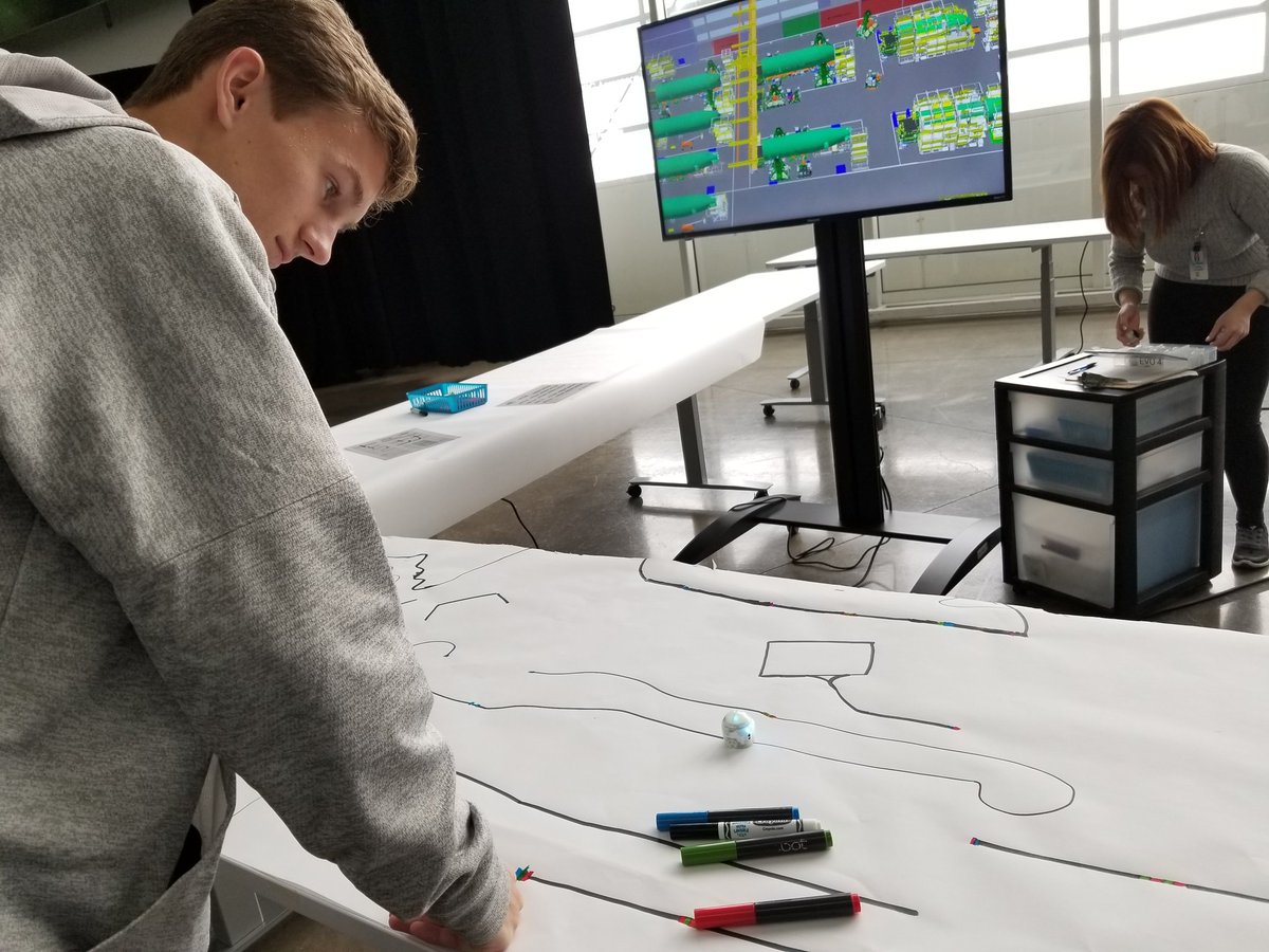 ladeluga's tweet photo. I went to Seattle Washington this weekend and took a tour of the Boeing plant. They had a Ozobot station. Our wonderful librarian at Hofius has an Ozobot station as well. Thanks Mrs. Nalley for having cutting edge technology for our students. #sOARinginto2020 #hofiuslibrary https://t.co/fbZPoxrfFY