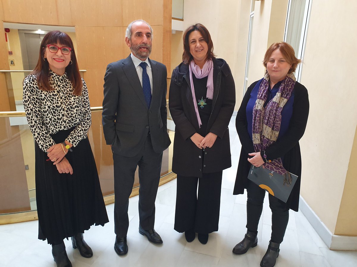 GVAGovernObert's tweet photo. La consellera @RosaPerezGarijo assisteix a la presentació del llibre "Responsabilitat Social y Sostenible en las empresas de CECAP València" a la @CEV_CV #ResponsabilitatSocial @Cecap_Valencia https://t.co/ihB24dqX2x