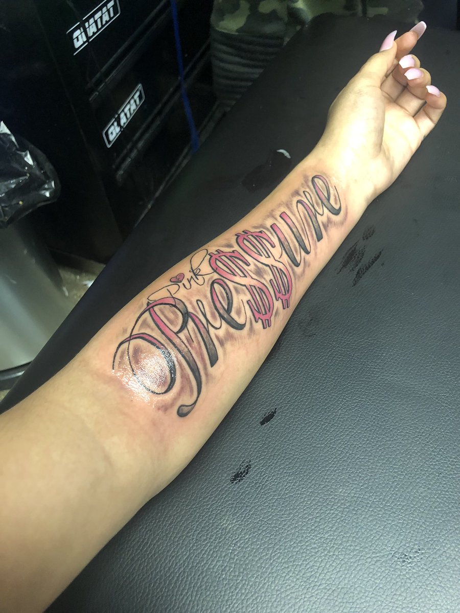 Ainthatjas's tweet photo. PINK PRESSURE 🎀🌬 Ig : @ainthatjas 🖤. #tattoos #pink #pressure https://t.co/ymeJygTkf8