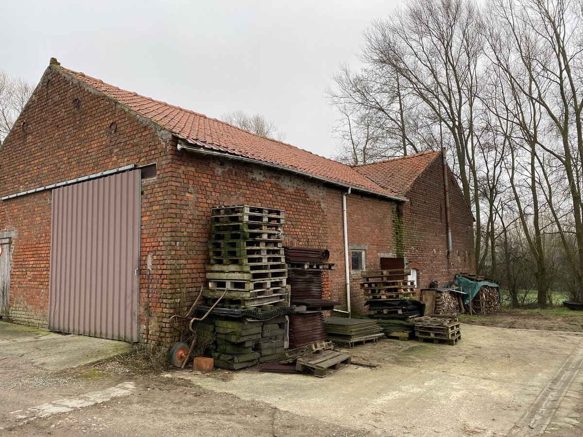 28th May 0400hrs The remains of RSF HQ and B Coy took up defensive positions around the farm. Lt. Thomson sets off in the remaining carriers to make contact with the Seaforth’s and Northampton’s on the left.