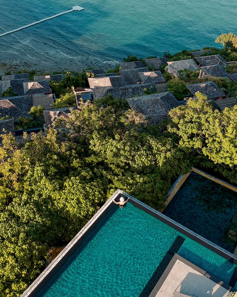 Sripanwa's tweet photo. Some lookouts have a way to make a wonderful view feel even more special.⠀⠀⠀⠀⠀⠀⠀⠀⠀
⠀⠀⠀⠀⠀⠀⠀⠀⠀
📸 @roguepassport⠀⠀⠀⠀⠀⠀⠀⠀⠀
#Thailand #Phuket #Sripanwa #SripanwaPhuket #BeautifulHotels #LuxuryTravel #LuxuryTraveller #LuxuryResorts #BestHotels https://t.co/5pVzeC2RMG