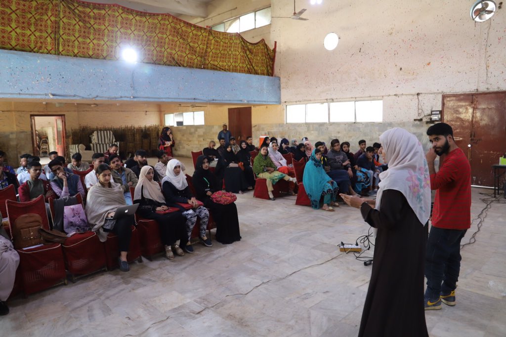 siecjp2019's tweet photo. Here we are in Baghdadi, where our participants have come together to present stories in front of their communities. These dialogue &amp; discussion sessions, favourite part of the program, great time for direct feedback &amp; knowing each other a little more #karachi #citizenjournalism https://t.co/mPy1Cx6cIM