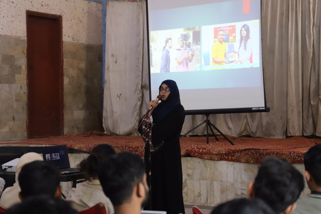 siecjp2019's tweet photo. Here we are in Baghdadi, where our participants have come together to present stories in front of their communities. These dialogue &amp; discussion sessions, favourite part of the program, great time for direct feedback &amp; knowing each other a little more #karachi #citizenjournalism https://t.co/mPy1Cx6cIM
