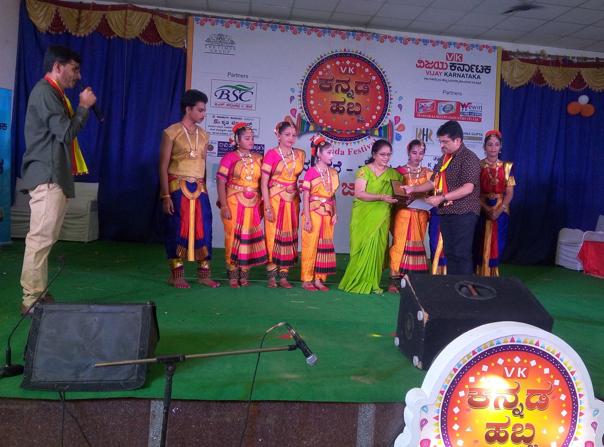 ದಾವಣಗೆರೆ ವಿಕ #ಕನ್ನಡಹಬ್ಬ ಗೃಹ ಮಂತ್ರಿಗಳಾದ ಬಸವರಾಜ್ ಬೊಮ್ಮಾಯಿ ಉದ್ಘಾಟನೆ.. ಸಂಪಾದಕರಾದ ಹರಿಪ್ರಕಾಶ್ ಕೋಣೆಮನೆ,  ಸಾಹಿತಿ ವಸುಧೇಂದ್ರ, ಚಿತ್ರನಟ ಸಂಚಾರಿ ವಿಜಯ ಭಾಗಿ.. <a href="/VkLitFest/">ವಿಕ ಕನ್ನಡ ಹಬ್ಬ</a> <a href="/editor_vk/">VK Editor</a> <a href="/vkbrand2018/">vkbrand</a> <a href="/HRMMCL_VK/">MMCL HR</a> <a href="/KarnatakaVarthe/">DIPR Karnataka</a> <a href="/CTRavi_BJP/">Ravi C T 🇮🇳 ರವಿ ಸಿ ಟಿ</a> <a href="/shhargiVK/">sadananda</a> <a href="/BSBommai/">Basavaraj S Bommai</a>  <a href="/VijayaKarnataka/">Vijay Karnataka</a> <a href="/yalanadumanju/">Yalanadu Manju VK</a>