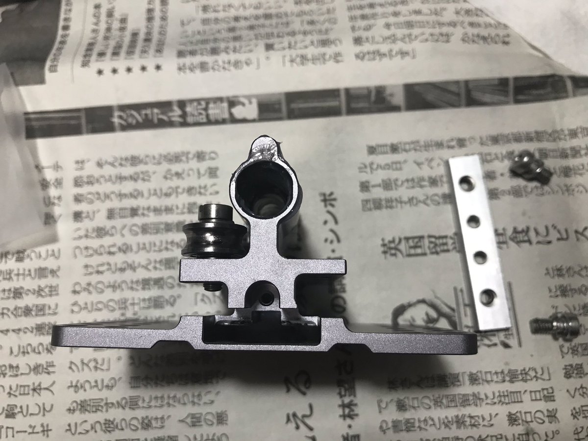 cobac's tweet image. リニアモジュールを3〜4回分解&amp;amp;組み立てして、なんとかガタつきを解消できたと思ったら、やはりダメでした。移動するプレートの根本が若干変形していて致命傷のようです。
一見プリントできているのですが、一層目の定着が不安定だったり積層途中のズレもあります。
#Snapmaker2