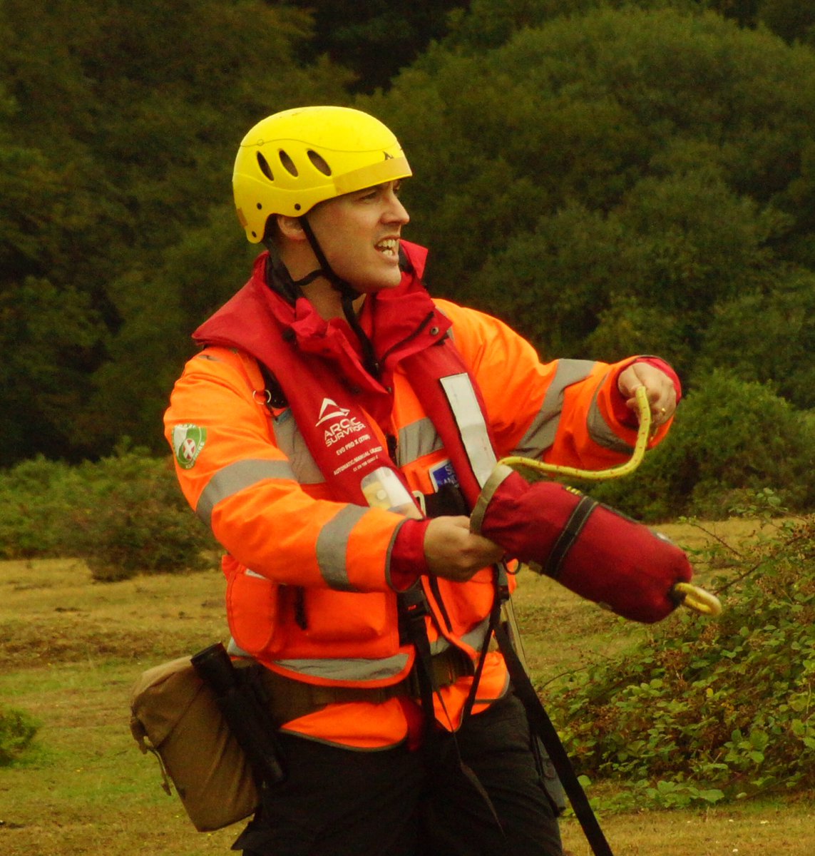 HANTSAR's tweet photo. Thank you to Universal Safety of Swanwick, Southampton, for their support and the speedy servicing of our Life Vests.

Keeping our Bank Search capability with minimum disruption. 
#banksearch #waterrescue #hampshire #searchandrescue #hantsar #SAR #rescue https://t.co/v7MHf6w7uB