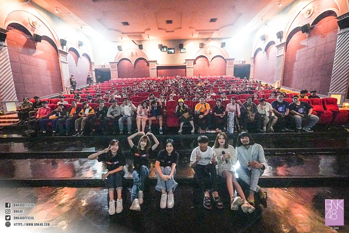 bnk48official's tweet photo. ทีมไทบ้าน x BNK48 (ทีมอีสาน)
นำภาพบรรยากาศความประทับใจ
ในโรงภาพยนตร์ กับกิจกรรมสุดพิเศษ
"หนังจบพบนักแสดง" มาให้ชมค่ะ

🎬 เช็ครอบเครือ Major : https://t.co/N0MzgSaHQS
🎬 เช็ครอบเครือ SF : https://t.co/rsn6BA6FfY

#BNK48 #ไทบ้านxBNK48 #โดดดิด่งมาแน่ https://t.co/AXxDe3Sc8y