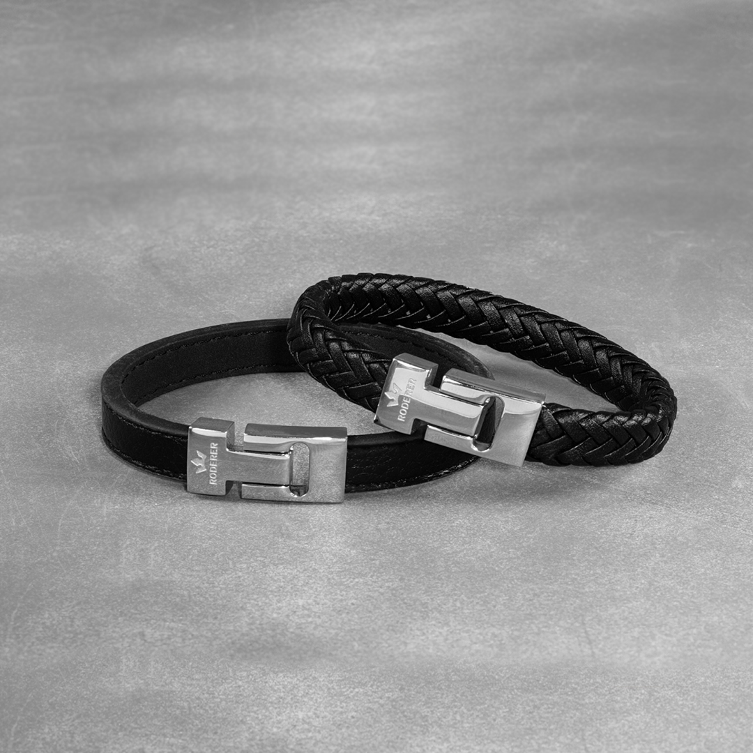 RODERERWORLD's tweet photo. A luxurious twist on your style - one of our signature pieces, these Andrea bracelets are designed to suit the modern gentleman with features our unique branding on the clasp.
#roderer #rodererworld #handmade #leather #leathergoods #leatherbracelet #mensaccessories #mensbracelet https://t.co/RTmp2Wa8pP