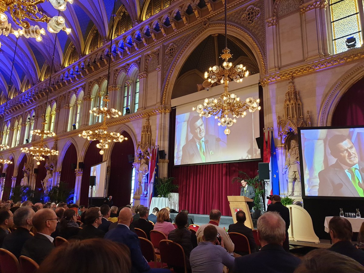 ue_Berlin's tweet photo. Heute geht es weiter mit vielen Terminen in Wien, Start ist die Wiener Innovationskonferenz. #Wien2030 freuen uns auf spannende Gespräche https://t.co/H6I1O4GUfy