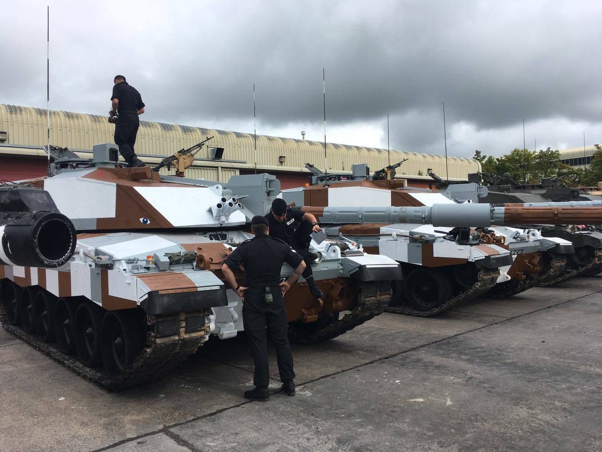 TheDeadDistrict's tweet photo. The @BritishArmy recently showed off a newconcept for a #Challenger 2 MBT for urban operations - Streetfighter II
The main differences: Israeli-made #IronVision,#Brimstone #ATGM, 60mm mortar,Blade.
According the picture, they made one platoon StreetFighter for trials
#BritishArmy https://t.co/bla4pvREBb