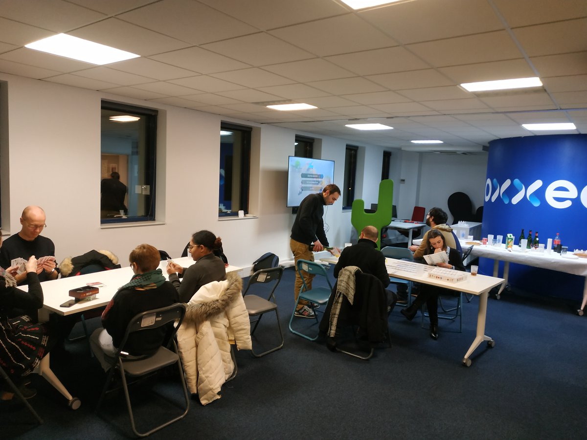 Instant tradition du mois de Janvier : la Galette 🥮 des Rois 👑 ! Une occasion de plus de se retrouver chez <a href="/Oxxeo_/">Oxxeo</a> 🏉 pour tirer les rois 👑, boire un (ou plus) verre de cidre 🍾 , et finir sur la soirée autour de quelques jeux de société 🎲 ! #rennes #galette #oxxeo #emojibzh