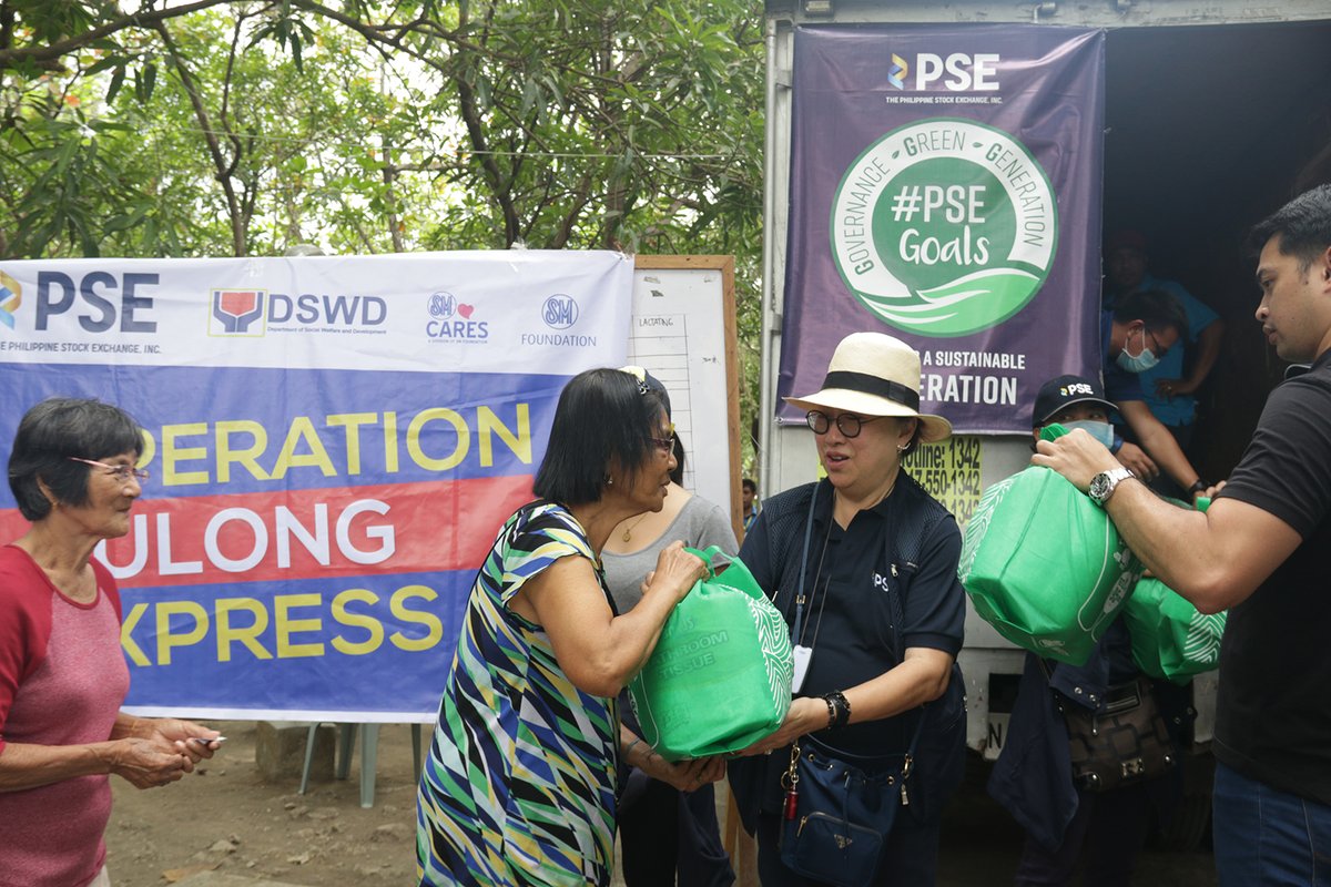 PhStockExchange's tweet photo. PSE extended help to families displaced by the Taal volcano eruption. The relief operations covered 15 evacuation centers (2,725 families) in Batangas. PSE Ma. Director Vivian Yuchengco, PSE employees and the SM Foundation team were on hand for the relief distribution. #PSEGoals https://t.co/lC8cC2YX8d