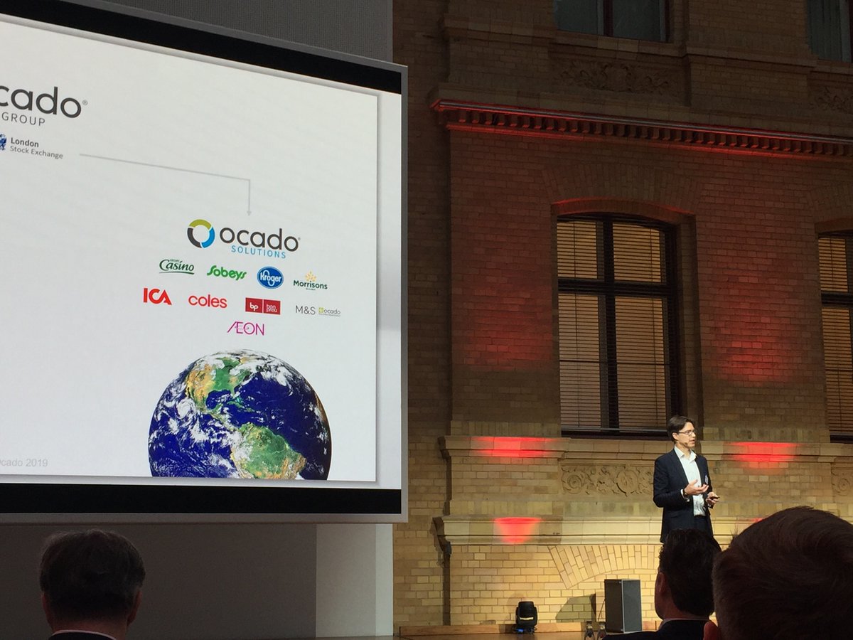 LZnetNEWS's tweet photo. Der zweite #LZopen Tag startet mit einer spannenden Präsentation von Richard McKenzie, COO @Ocado Solutions. „Disrupter technology keeps Ocado ahead of the game“, sagt er. #efood #ecommerce #onlinehandel https://t.co/mPbxmhxAq7