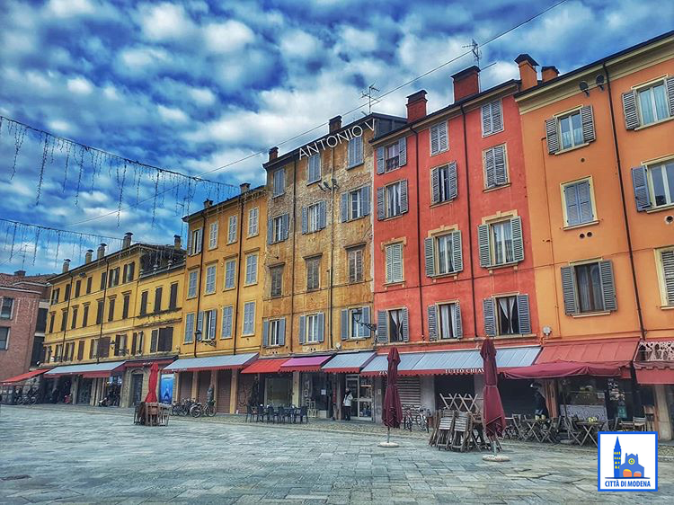 RT cittadimodena: 😍#CIAOMODENA I colori di Piazza XX Settembre in questa foto di antonio_valzani71 che ringraziamo👏👏👏 Buondì e #visitmodena😀