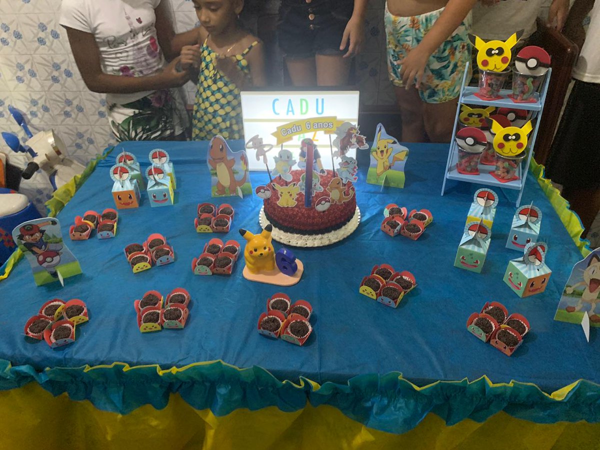 LuciaHelenaVar3's tweet photo. Niver do Cadu meu chocolate bombom 🎂🎁🎉🎊🎈👏👏💖💋
#cadufaz6 https://t.co/Zf8EtQKr6h