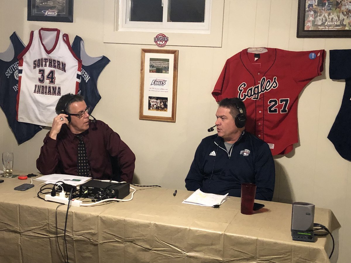 RandaD21's tweet photo. Another great Rick Stein Radio show with guests @esdehart3030 & @audrey_turnerr #StPhillipsInn @USIAthletics #WinAsOne #USIWbb https://t.co/Py8nkI2DZ6