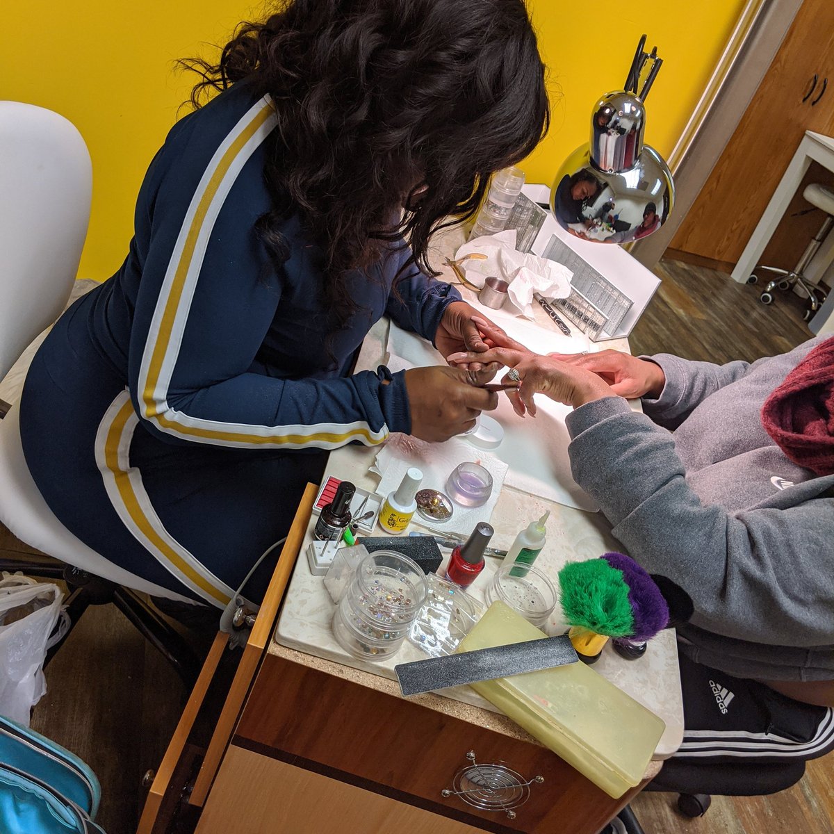 SheismeekT's tweet photo. Straight off the βοΈ she working
#sheismeektheexperience #lashdnaildbymeek #phillynailtech #baltimorenails #njnails #celebritynailtech #swarovski #youngnails #blessedhands #blackgirlmagic #blackgirlsdonails #thejewler #travelingnailtech #ctnails #hartfordnails #nynails https://t.co/N1C17ZUoeY