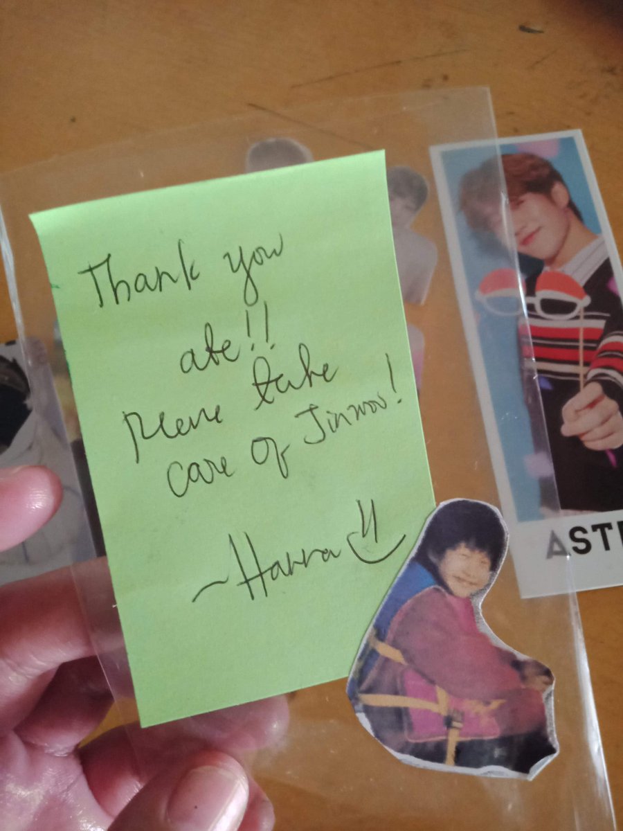 jhin_o15's tweet photo. Waaahhh😲😳 andito na siya at may free pa. 🤩🤩 @adorkableastro salamat sa freebies. 😘😗 at ang sweet mo talaga ☺️😚
#firstMerch https://t.co/sPhx75kcKr