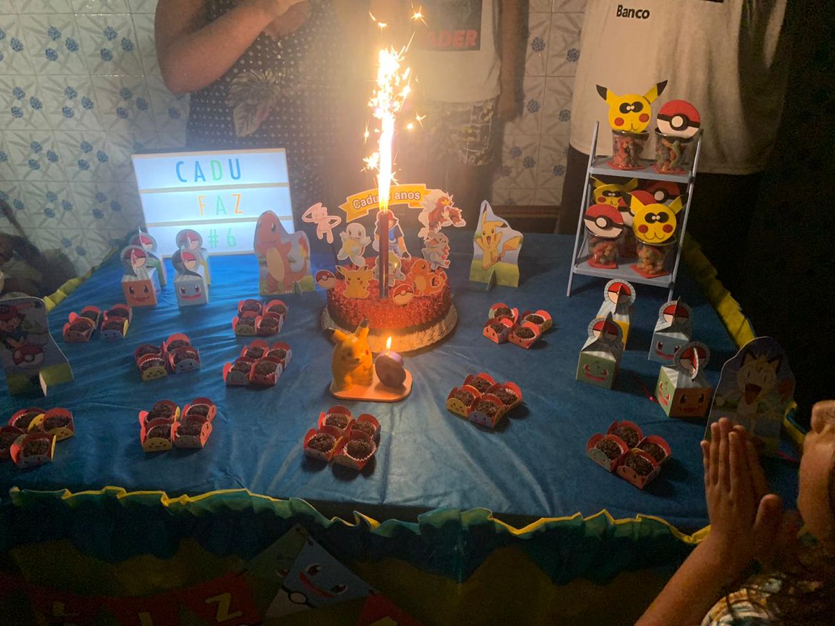 LuciaHelenaVar3's tweet photo. Segue niver do Cadu 🎂🎁🎉🎊🎈👏👏💖💋
#cadufaz6 https://t.co/FTzFxBnM2x