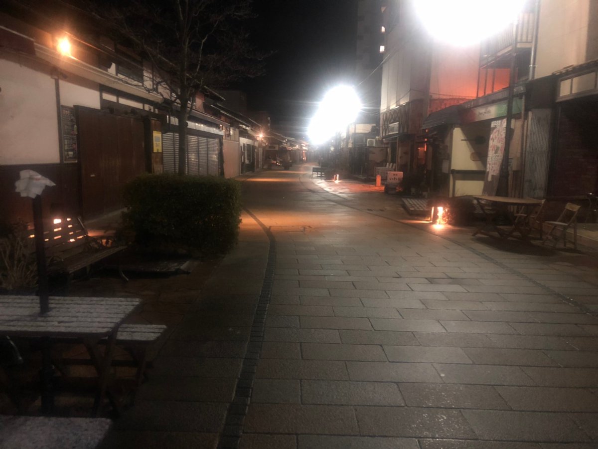 ECHOLL_official's tweet photo. こんばんは！森です。

さっきスタジオ帰りに重田が「ECHOLLのシゲさんですか？」って声をかけられていました！
こっぱずかしそうに写メ撮ってて笑えたなー。
アルバムの『#サヨナラまでの30分』をよろしくお願いします。

#ECHOLL　
#映画　 #アルバム https://t.co/YCR7O1spPB