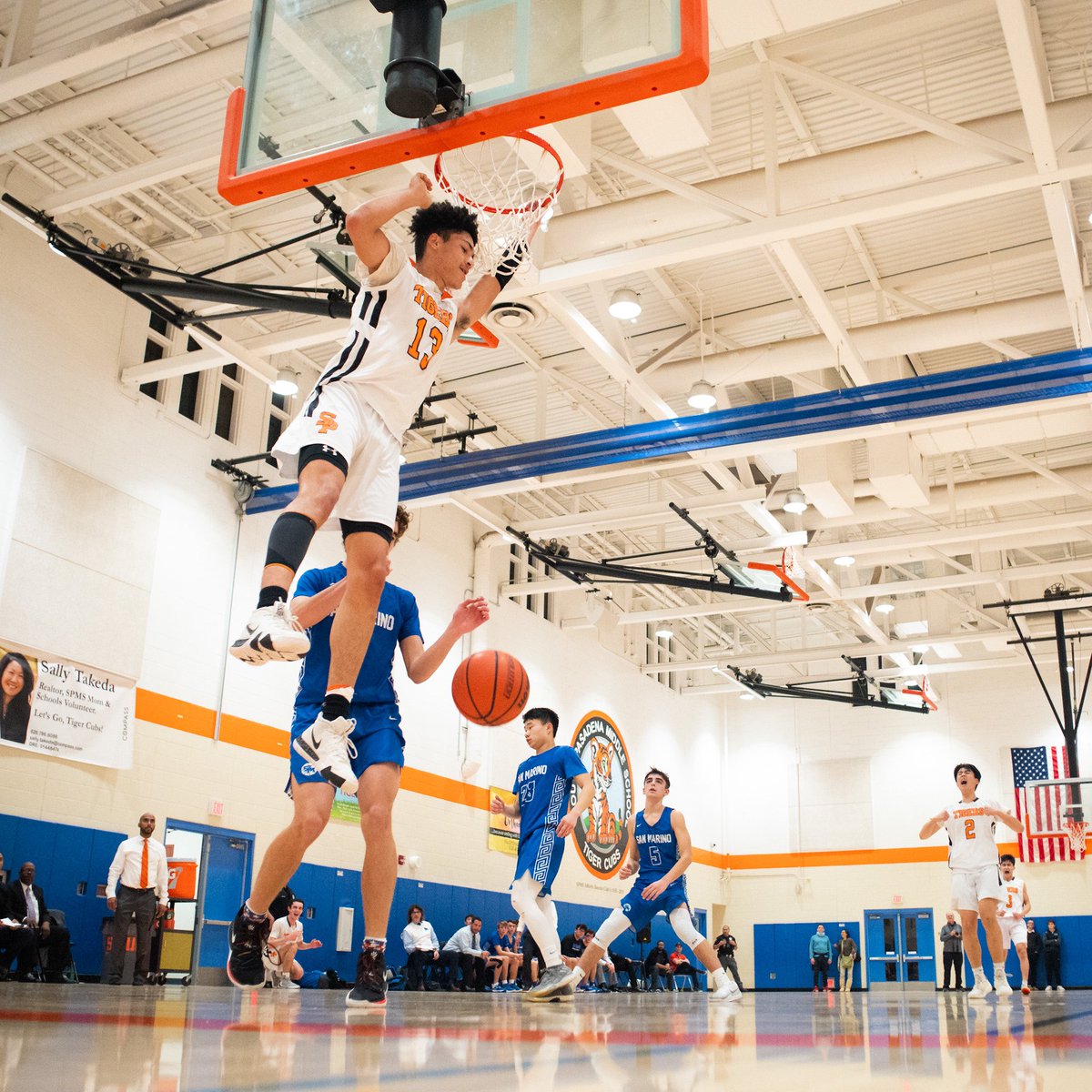 South Pasadena’s Billy Reed III with his second monster dunk of the night as he and the Tigers lead San Marino 76-69 with about a minute left in #riohondoleague action ⁦@_EBEvents⁩ ⁦@sanmarinotitans⁩