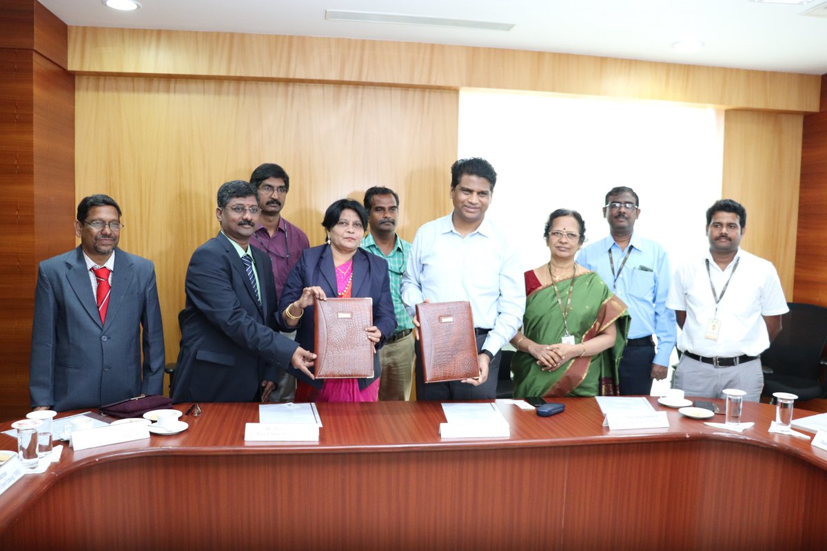 SMBS_VITCC's tweet photo. Collaboration MoU between VIT Chennai and Tamilnadu Physical Education and Sports University signed on 22nd Jan 2020 by Vice President, VIT - Dr Sekar Viswanathan and Vice Chancellor of TNPESU - Dr Dr. Sheila Stephen https://t.co/tiN5jpNKzn