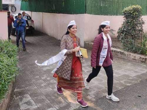 RajeshK16151624's tweet image. #सड जी दिल्ली के घूघरू सेठ चाहे #चप्पल पहनते हो, पर घरवाली ओर बेटी को, #पुमा ओर #नाइकी ही पहनाते है🤔
#अच्छेदीन 🤘