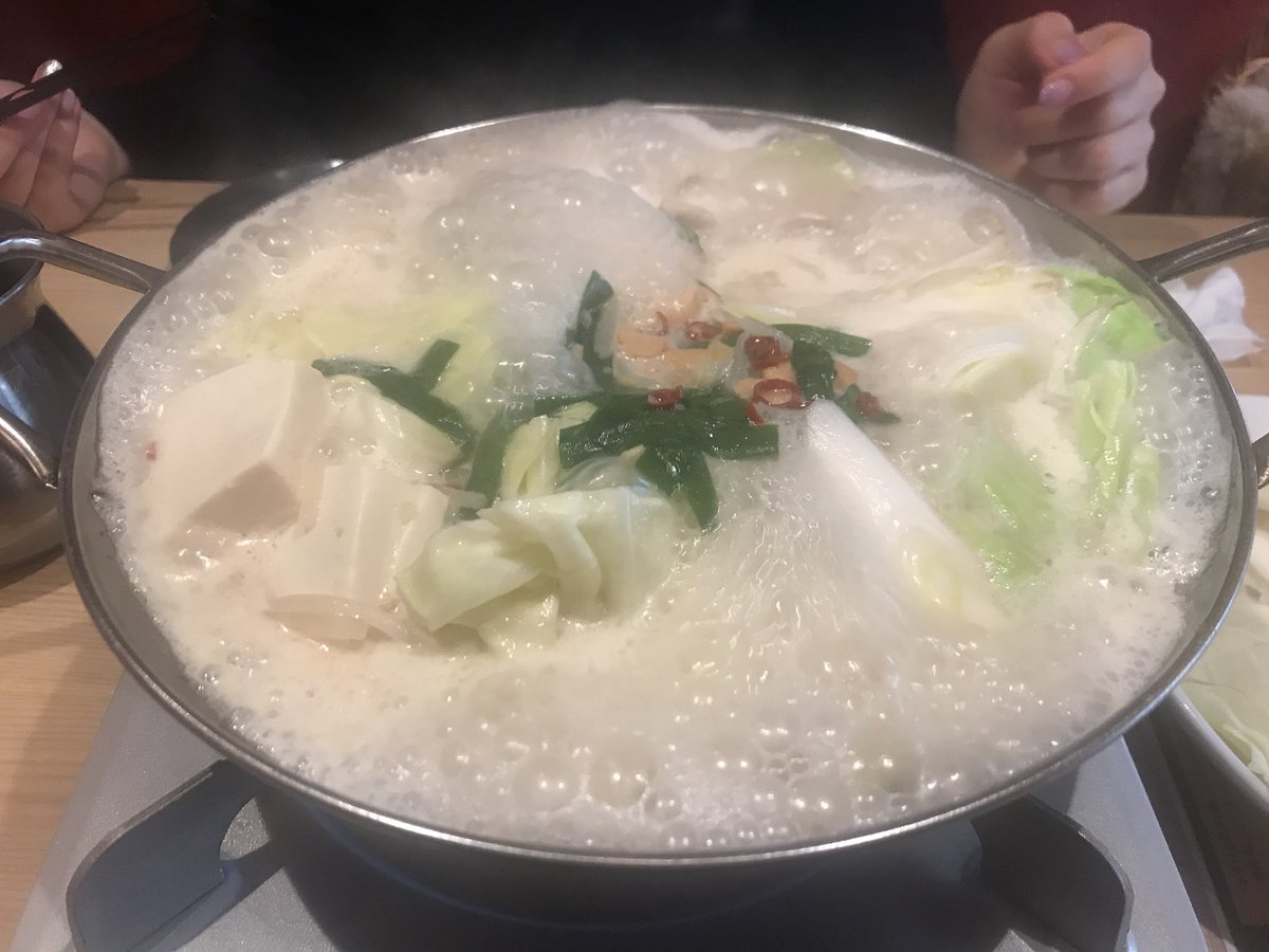 tmk_totsuka's tweet photo. 先週のお休みの日に #横浜 で #もつ鍋 を食べてきました🐷💗 ぷるっぷるんでボリュームたっぷりのもつを食べたおかげで、お肌もぷるっぷるんになった気がします🙆🏻‍♀️💗笑 
#モツ鍋 https://t.co/5Cz32mwKIR