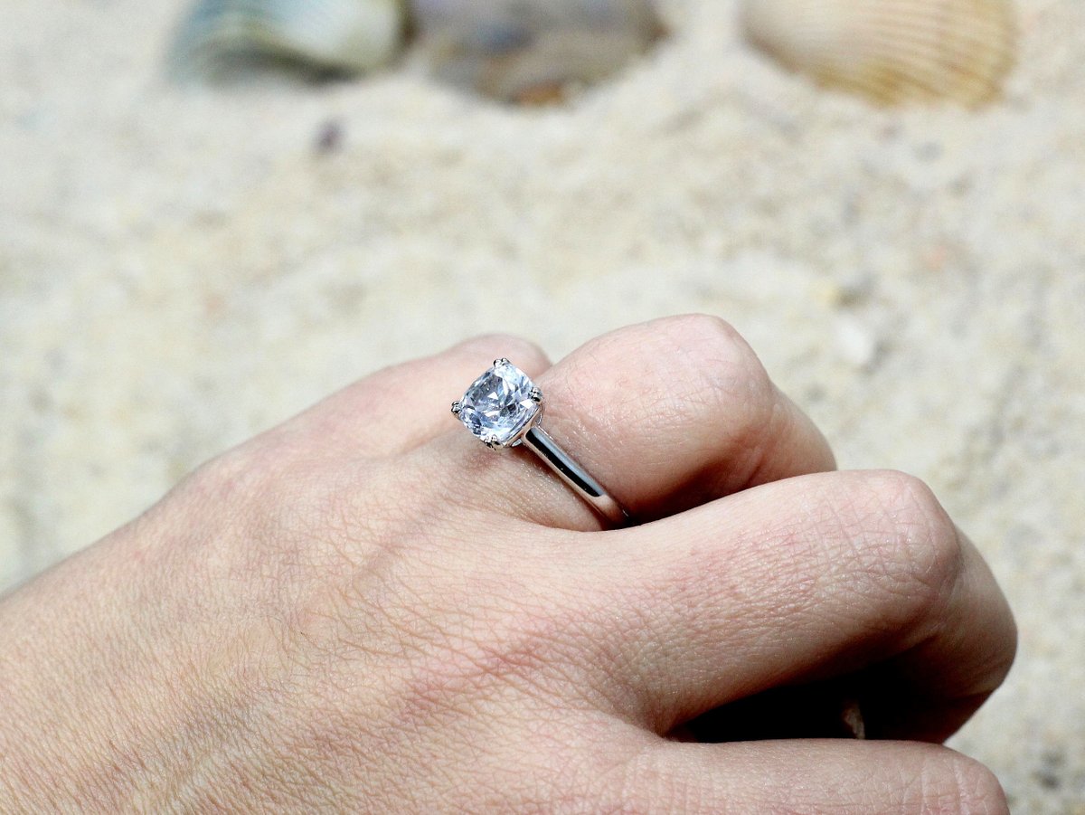 bellamoredesign's tweet photo. 2ct Phoebe 7mm Cushion Cut White Sapphire Engagement Ring https://t.co/HcT7Ptvvig #Engagement Ring #BellAmoreDesign #Etsy #2ctRing https://t.co/2K7KAfEeur