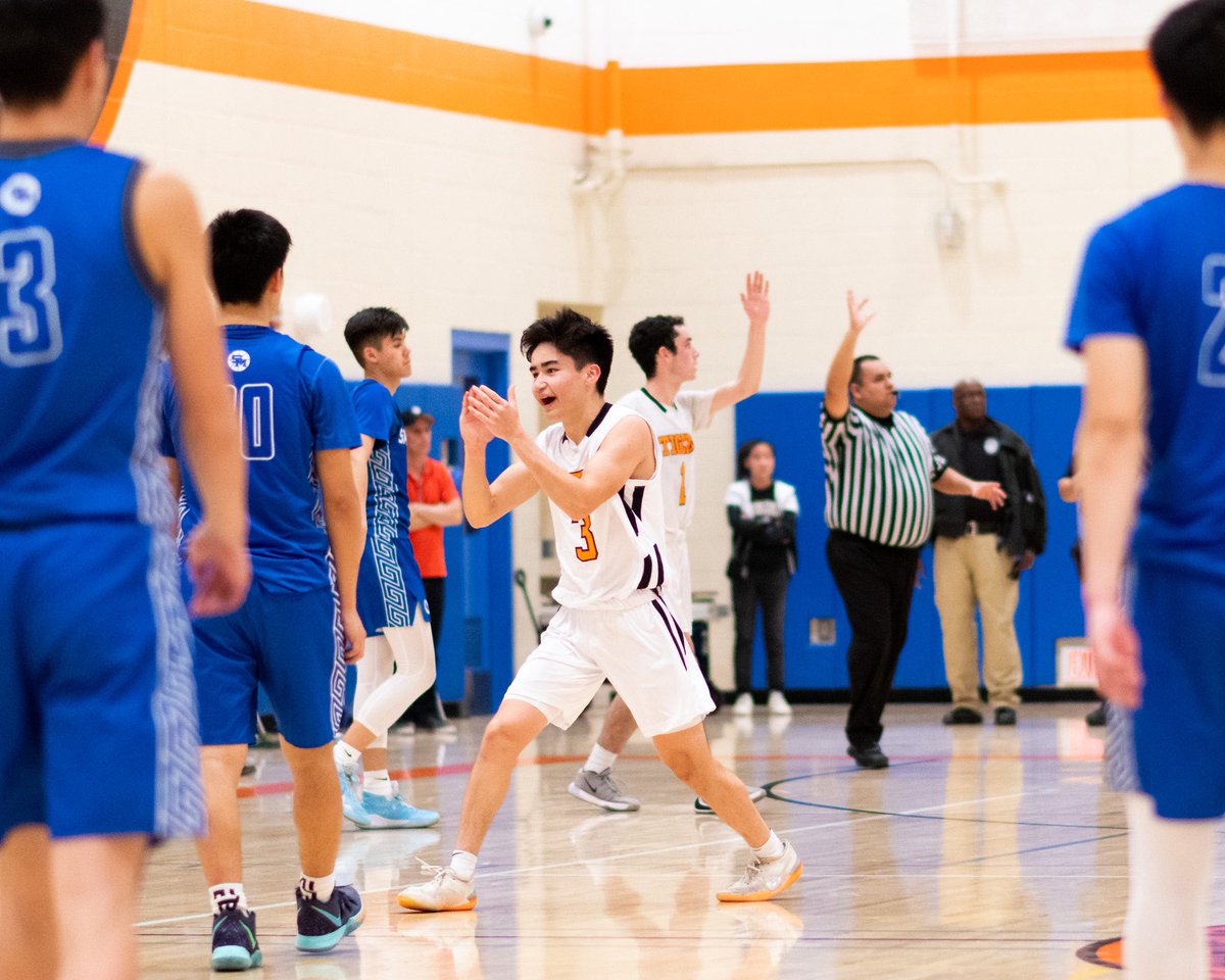 South Pasadena defeats rival San Marino 83-77 at home. Billy Reed III with 45 points for the Tigers in the #RioHondoLeague matchup ⁦@_EBEvents⁩ ⁦@sanmarinotitans⁩ #basketball #hsbasketball #cifss #sportsphotography