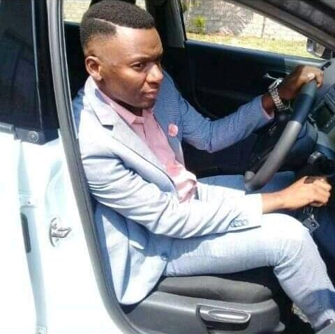 AdvoBarryRoux's tweet photo. There’s a college called Bates College of Technology ko Giyani in Limpopo being run by this guy Ntsako Mashaba since 2017 Students have been pleading with him to give them their policing certificates but he's not, Students even tried opening a case but he did not attended. https://t.co/seHt7wS3Hd