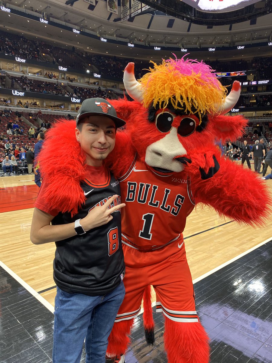 Had an amazing night with the Evanston family!!! I’m so grateful for AT&amp;T to give me such an amazing experience I would never have dreamed of. Hope to have more days like this while working hard. #GLM #Evanston #CourtofDreams #ATT #BullsSocialNight  <a href="/bennythebull/">Benny</a>