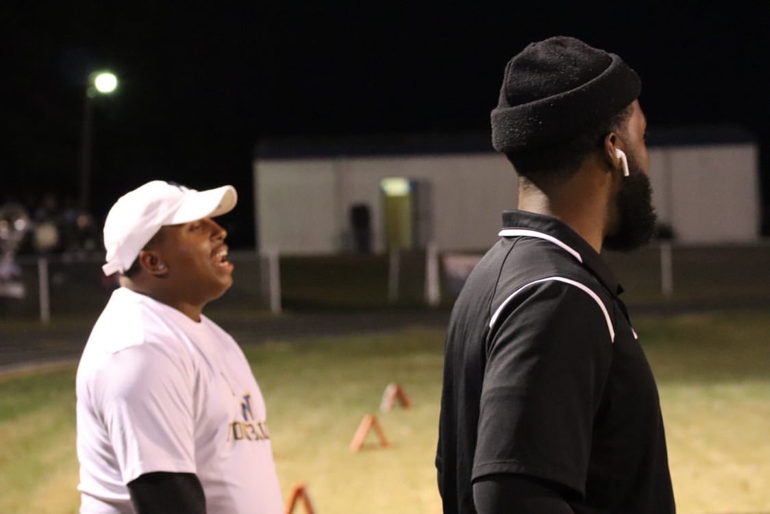N0FlyZ0ne's tweet photo. Me: Is he running the same play? Again?

Tonio: Aye Messiah, BLOW THAT SHYT UP.     AGAIN❗️
😂😂😂 https://t.co/YKidtWCLoS