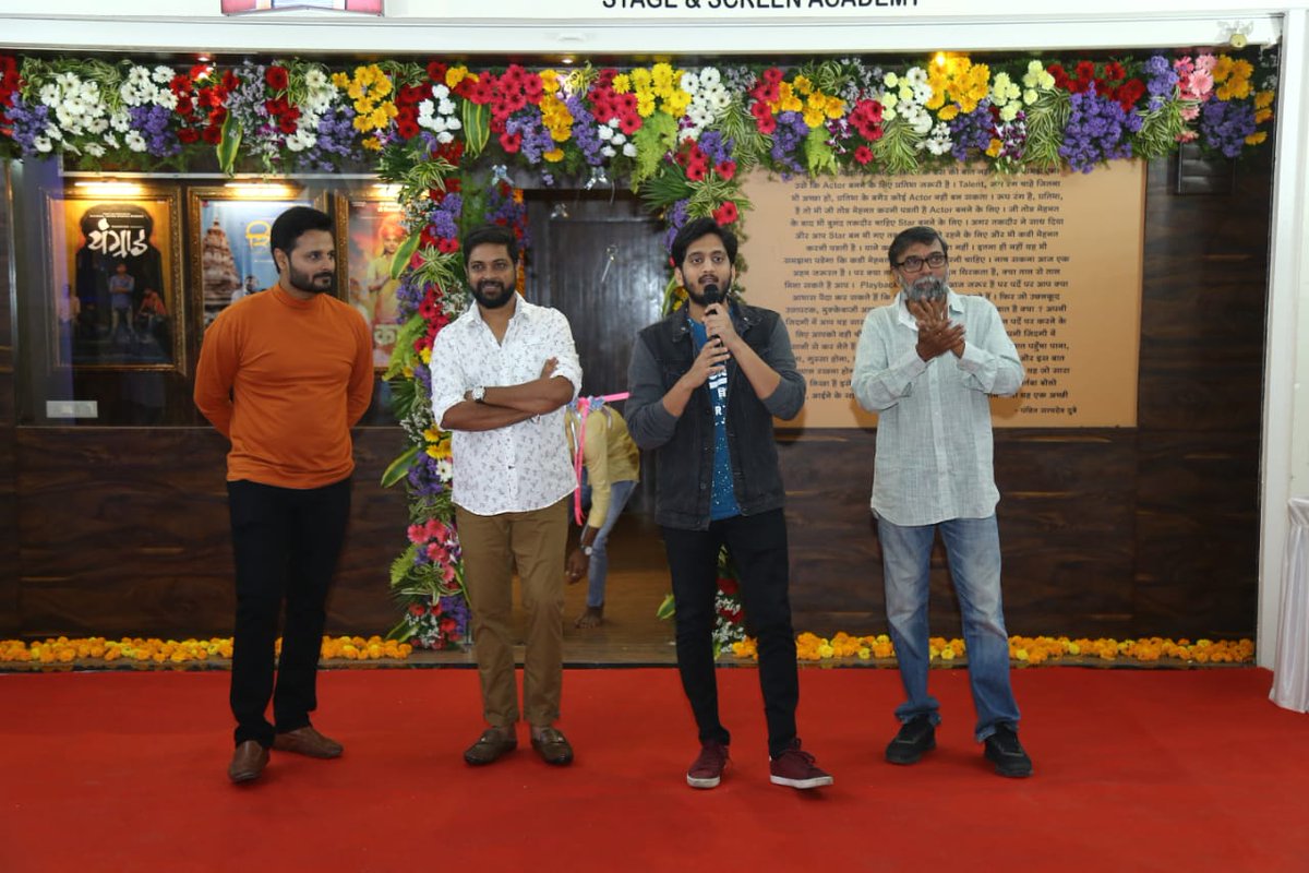 राष्ट्रीय पुरस्कारप्राप्त लेखक दिग्दर्शक मकरंद माने, अभिनेता शशांक शेंडे आणि अभिनेता शंतनू गंगणे यांनी बहुरुपी मंच स्टेज अँड स्क्रीन अॅकॅडमीची स्थापना केली आहे. अभिनेता अमेय वाघ यांच्या हस्ते नुकतेच या अॅकॅडमीचे उद्घाटन झाले.
<a href="/ameywaghbola/">Amey Wagh</a> @makarandmane22 <a href="/ImShaantanuG/">SHANTANU GANGANE</a>