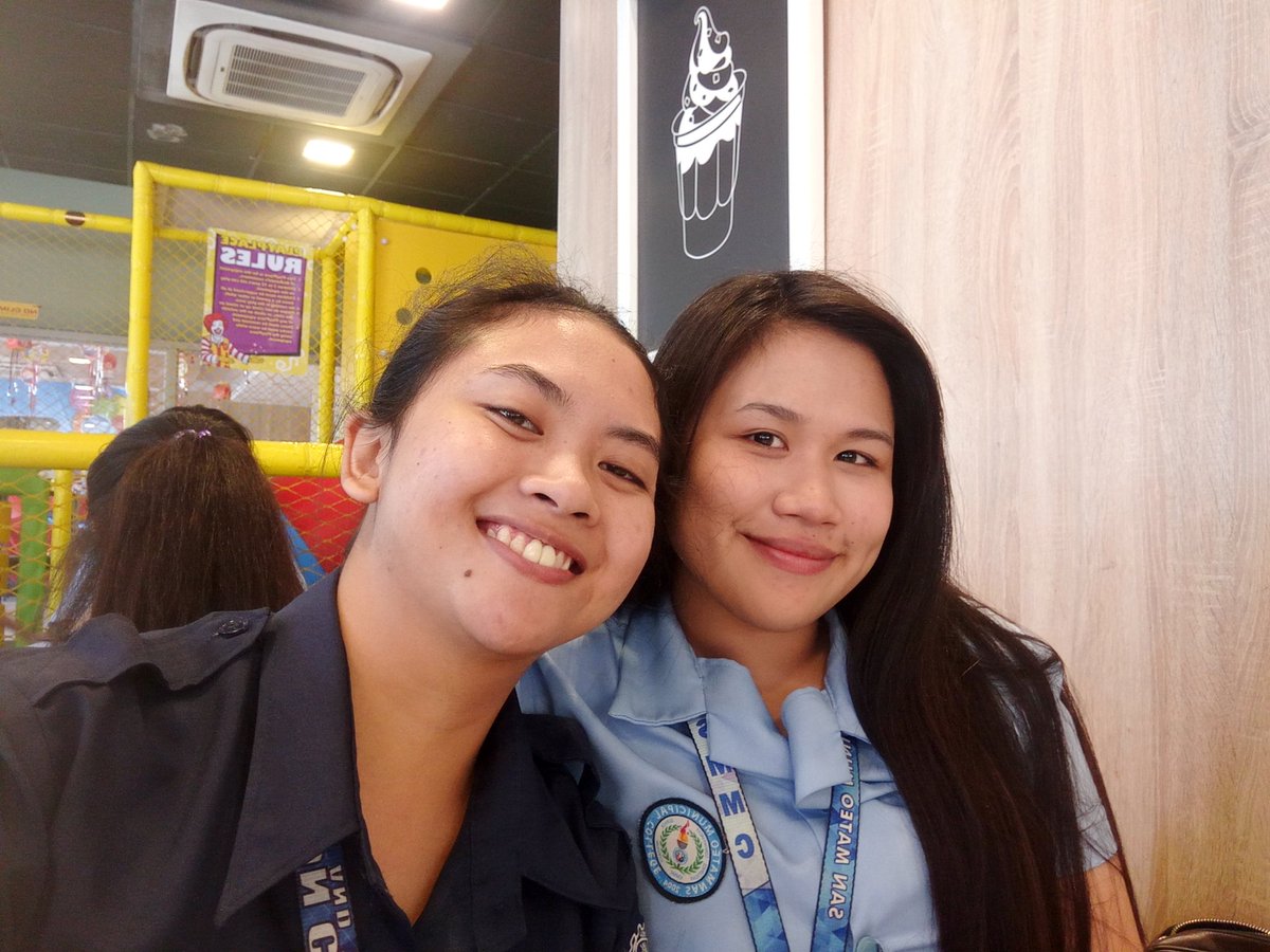 7th- I went to your school to have lunch with you and satisfy your cravings sa choco butternut. And guess what? As usual, naghintay na naman ako sayo. Kailan kaya tayo magkikita nang hindi ka late? HAHAHAHAHAHA love na love parin kita kahit lagi ka late 