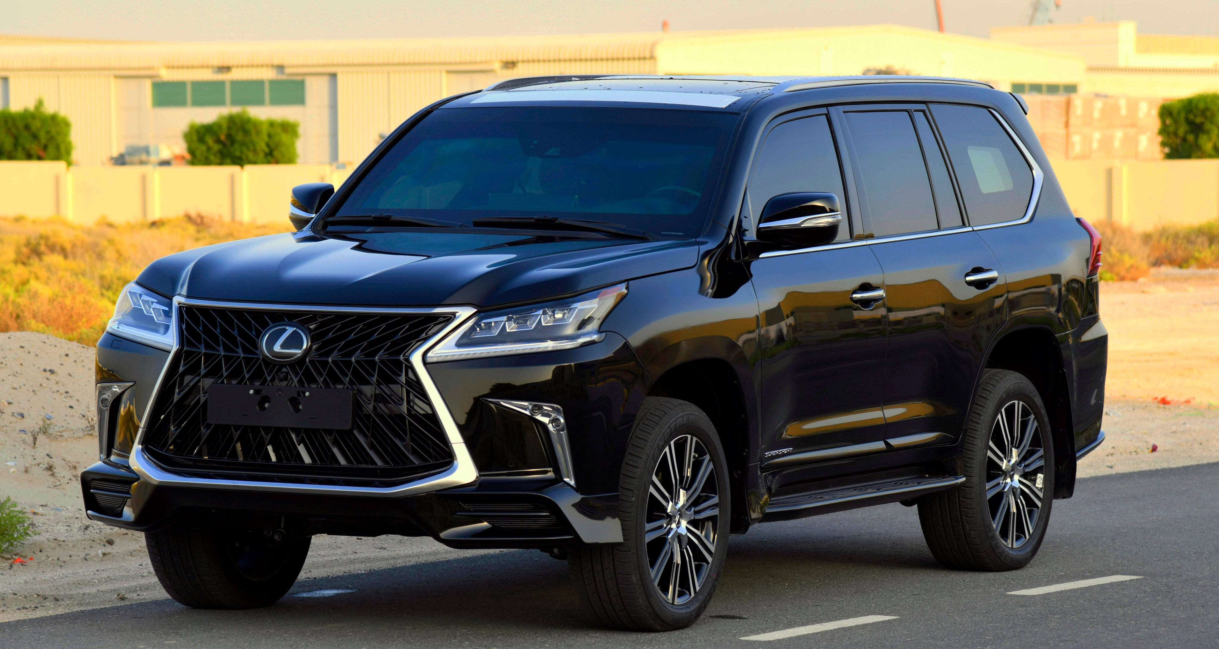 Lexus LX 570 2020 черный