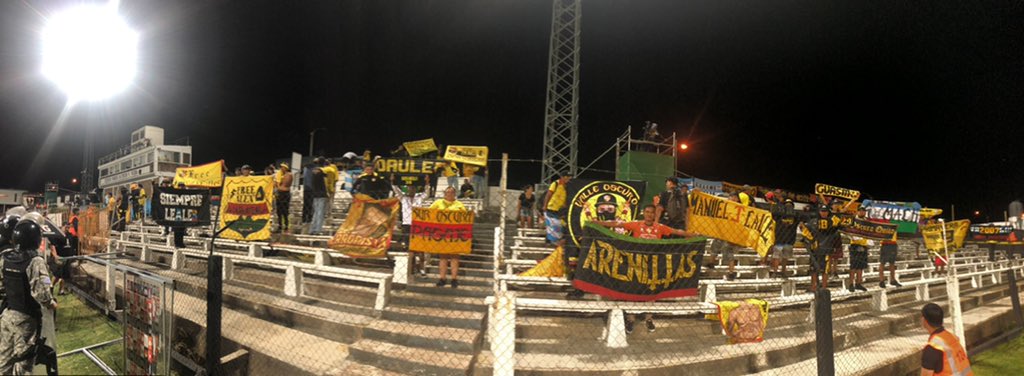 MachalaTorero's tweet photo. Nuestros hermanos de gradas @Sperancita de @SurOscuraPasaje y @xbyronx de @SO_MACHALA presentes en el triunfo de @BarcelonaSC en Uruguay. Feliz retorno amigos. https://t.co/EECjtMOKDl