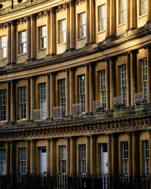 AaronDolan's tweet photo. The Circus in Bath // The architecture of this place was very cool and it was designed to be the same diameter of Stonehenge •
•
•
•
•
#sonyalpha #sonyimages #archilovers #architecturelovers #building #skyporn #architectureporn #sunrise #sony #ar… https://t.co/eqpf3DeDwF https://t.co/dwQiBB2JO1