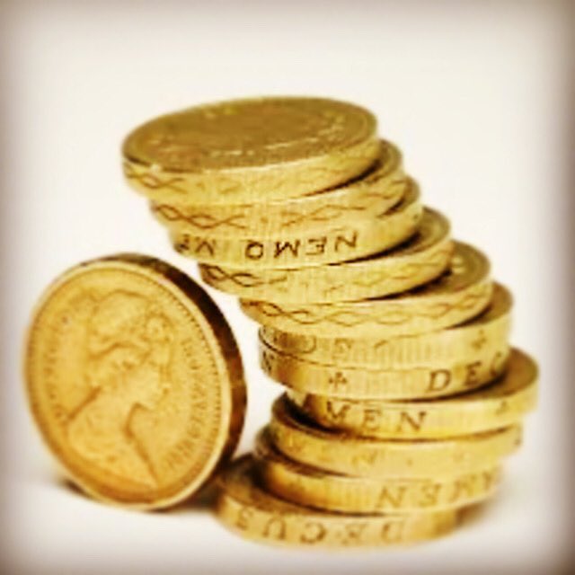 annacookson's tweet photo. Morning! Today is #skintday when financial experts say we have the least money. But we have a wealth of stories for you on @BBCRadioKent - #childrenincare, #speedingdrivers, a boon for Britain’s #pubs and lots lots more. See you there #radio #chat #debate #news #currentaffairs x https://t.co/dqTVdxHDY4