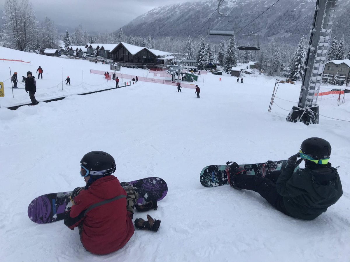 SciSamurai's tweet photo. Making connections with kids today chaperoning our ski field trip! It made us all smile, feel better about ourselves & closer as a school. Way to go @MylaLiljemark and Amy Hankins for making this happen. #thisiswhatmatters #mystudentsrock @kpbsd #makeschoolfunagain https://t.co/dy0nn66Uzo