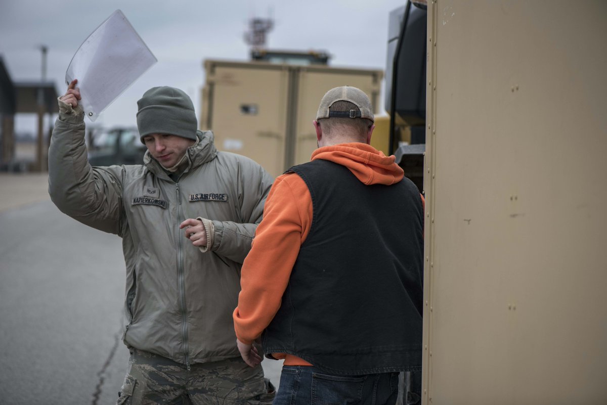 usairforce's tweet photo. Ohio @AirNatlGuard, @178thWing and @179AW sent Disaster Relief Beddown Sets to Puerto Rico to aid earthquake relief efforts. Each set is self-sufficient with organic power and potable water systems, providing shelter, hygiene facilities, and support for up to 300 people. https://t.co/woX1HlM1MR